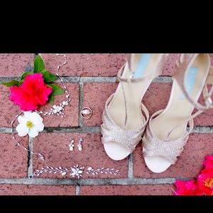 Blue by Betsey Johnson SB-Tee in Gold Glitter